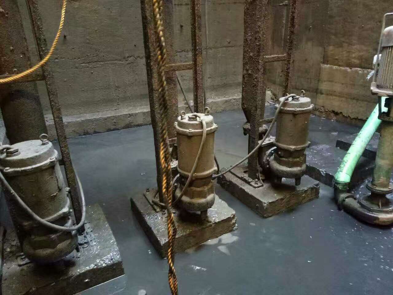 陵水污水池清理